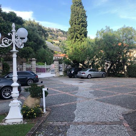 Appartamento Nella Torre Grimaldi  Buitenkant foto